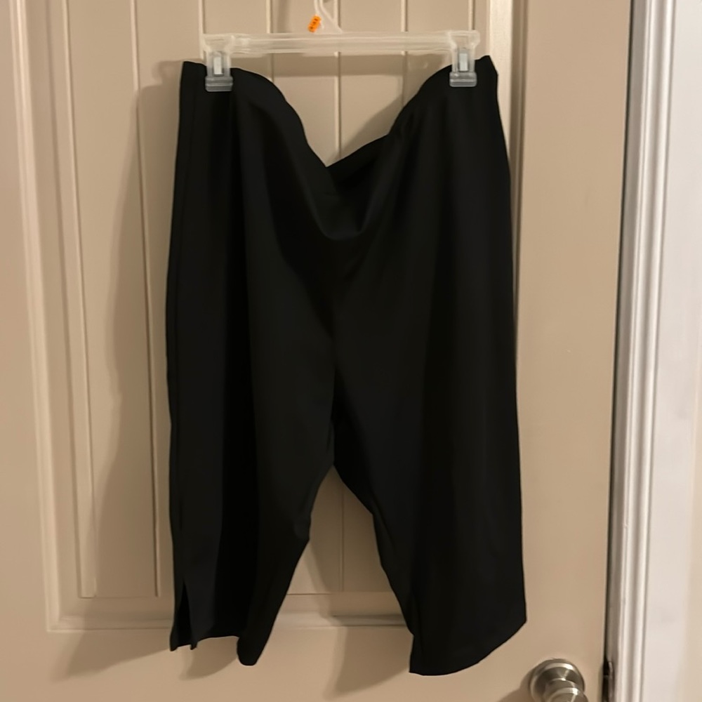 Spandex capris with cute slit style